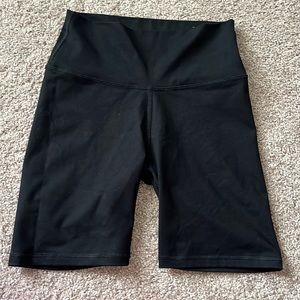 Aerie chill play move black bikers, size medium